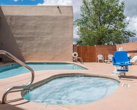 Econo Lodge Inn & Suites Santa Fe South Hotel in Agua Fria