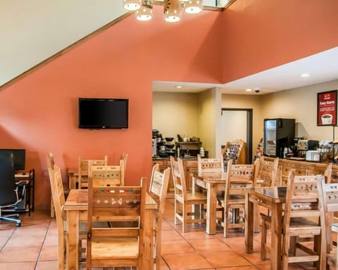 Econo Lodge Inn & Suites Santa Fe South Hotel in Agua Fria
