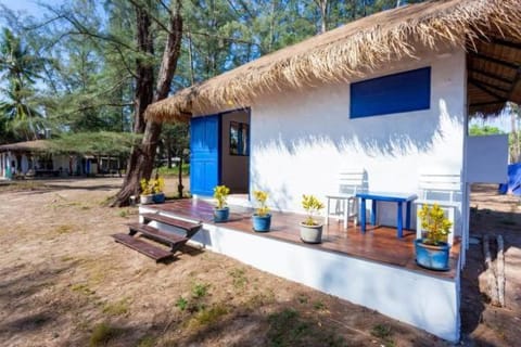 Micky Monkey Beach Hotel Phuket Mai Khao Thailand Apartment hotel in Mai Khao