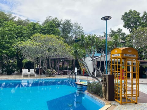Swimming pool