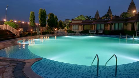 Swimming pool