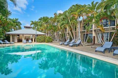 Swimming pool [outdoor]