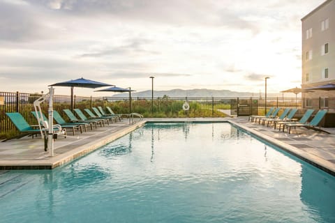 Fairfield by Marriott Inn & Suites San Jose North/Silicon Valley Hotel in Alviso