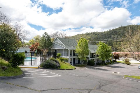 Quality Inn Yosemite Valley Gateway Hotel in Mariposa