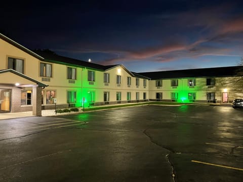 Delavan inn and suites  Hotel in Delavan Lake