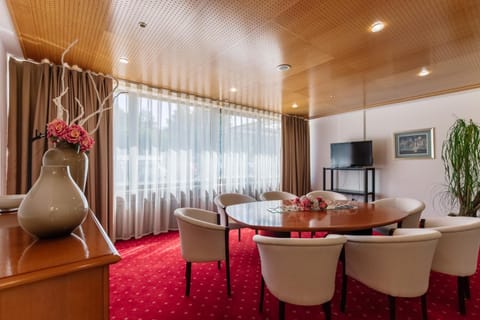 Shared lounge/TV area