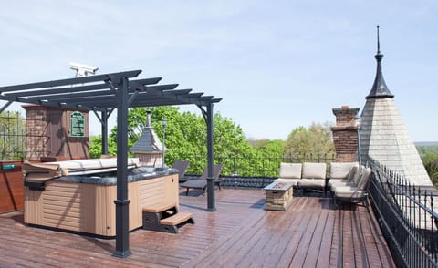 Henderson Castle Inn Hotel in Kalamazoo