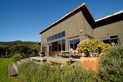 Piha Beachstay Accommodation Hostel in Auckland