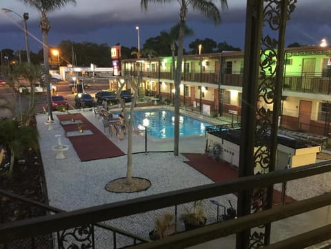 Econo Lodge St. Petersburg Central Hotel in Historic Kenwood