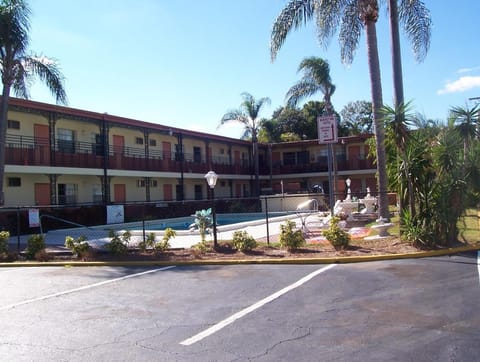 Econo Lodge St. Petersburg Central Hotel in Historic Kenwood