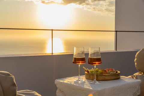 Niabelon Suites Hotel in Oia