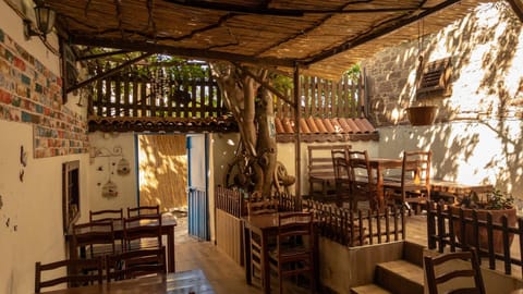 Tarihi Rum Konağı Antikhan Bed and Breakfast in İzmir Province