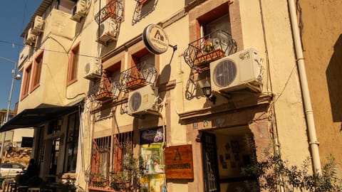 Tarihi Rum Konağı Antikhan Bed and Breakfast in İzmir Province