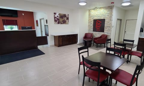 Red Roof Inn & Suites Thomasville Inn in Thomasville