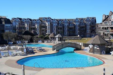 Swimming pool [outdoor]