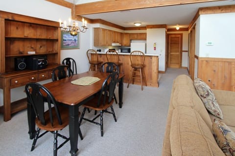 Alpine Crest Resort Hotel in Helen