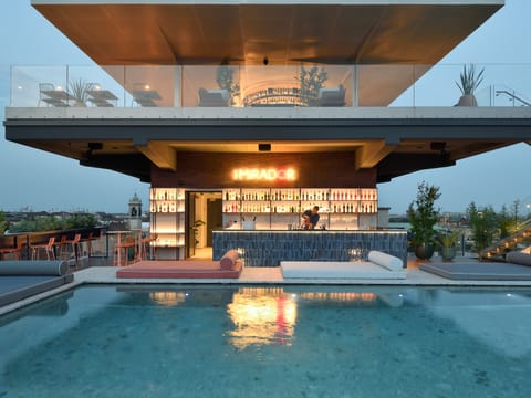 Poolside bar