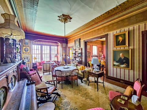 The JD Hyde Historic Inn Hotel in Visalia