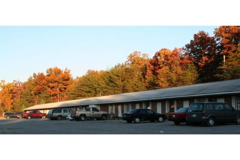 The Way Inn by OYO Spencer Hotel in Tennessee