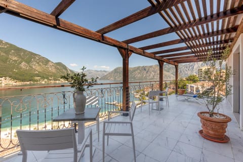 HUMA Kotor Bay Hotel in Dobrota