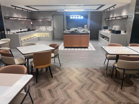 Home Inn Plus Tianjin West Railway Station Changjiang Avenue Xiyuehui Hotel in Tianjin