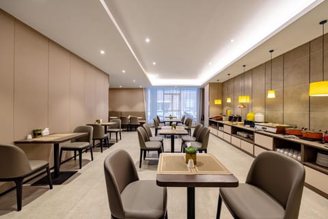 Home Inn Plus Baoding Zhuozhou East Railway Station Hotel in Beijing