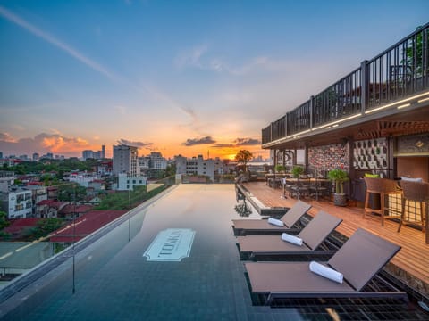 Swimming pool [outdoor]