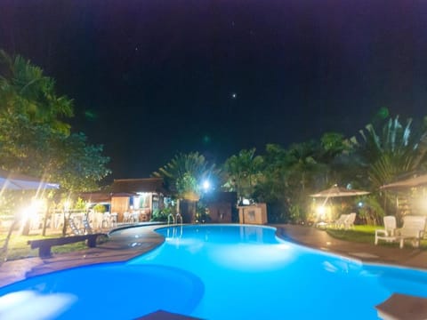 Swimming pool [outdoor]