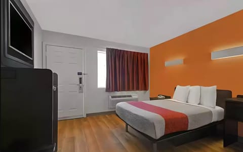 Super 8 by Wyndham San Jose Hotel in Evergreen