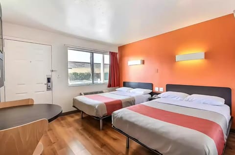 Super 8 by Wyndham San Jose Hotel in Evergreen