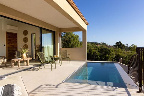 A Cala Hotel in Sari-Solenzara