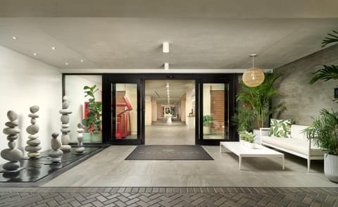 Shared lounge/TV area