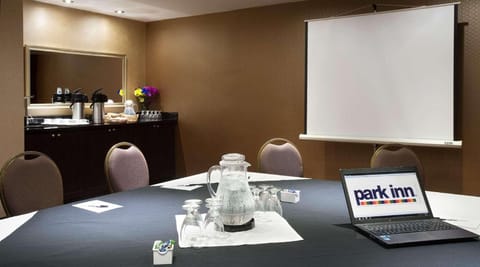 Meeting room(s)