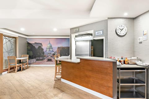 Best Western West Towne Suites Hotel in Madison