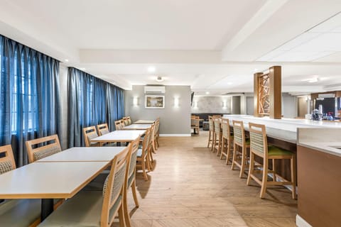 Best Western West Towne Suites Hotel in Madison