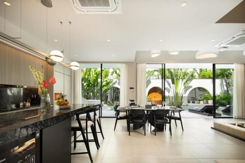 Alex Villas Grey and White Hotel in North Kuta