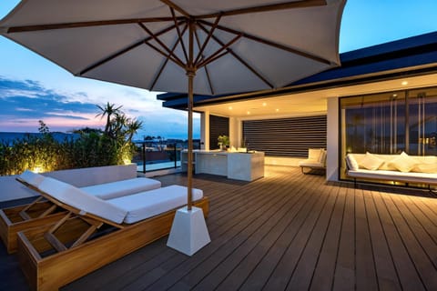 Alex Villas Grey and White Hotel in North Kuta