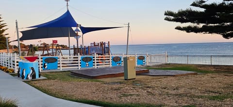 Penguin Retreat Hotel in Penguin