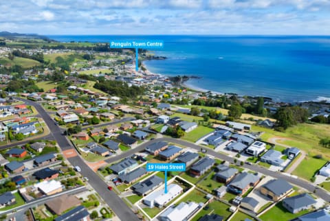 Penguin Retreat Hotel in Penguin