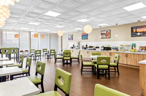 Suburban Studios Charleston - Civic Center Hotel in Charleston