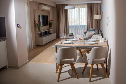 Shared lounge/TV area