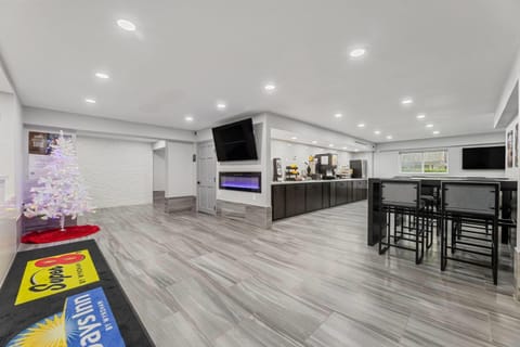 Super 8 by Wyndham Texas City/Galveston Area Hotel in La Marque