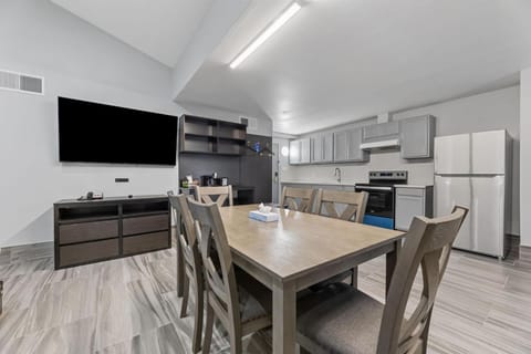 Super 8 by Wyndham Texas City/Galveston Area Hotel in La Marque