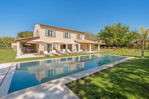 Exceptional villa- AC- 5BR-10P- Baie des Canebiers Resort in Saint-Tropez