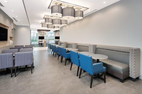 Holiday Inn Express & Suites Downtown Ottawa East by IHG Hotel in Gatineau