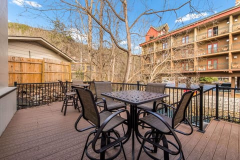 Econo Lodge Inn & Suites on the River Hotel in Gatlinburg