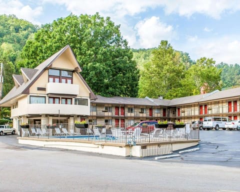 Econo Lodge Inn & Suites on the River Hotel in Gatlinburg