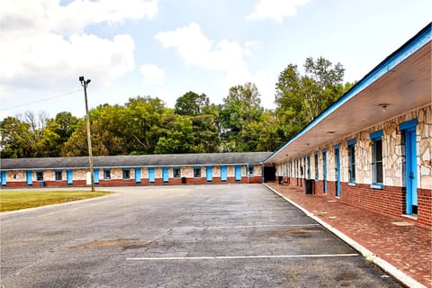 Hospitality Inn Hotel in Selma