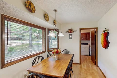 Lakeside Bliss Hotel in Garland County