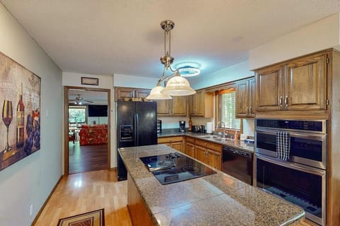 Lakeside Bliss Hotel in Garland County